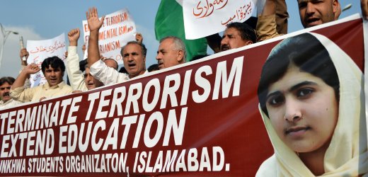 Demonstration in Islamabad für angegriffene Schülerin Yousafzai: Taliban rechtfertigen sich
